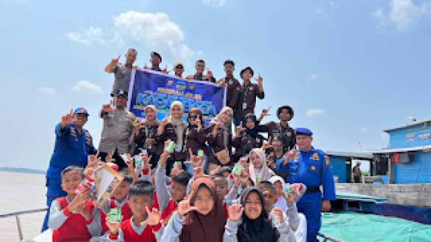 Satpol Airud Polres Inhil Fasilitasi Taman Baca Apung di Momen Hari Anak Nasional 2025