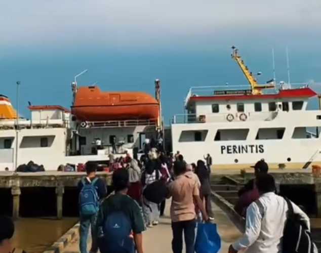 KM. Sabuk Nusantara 110 Berlayar Kembali Setelah Bersandar Sehari di Dermaga Umum Tembilahan