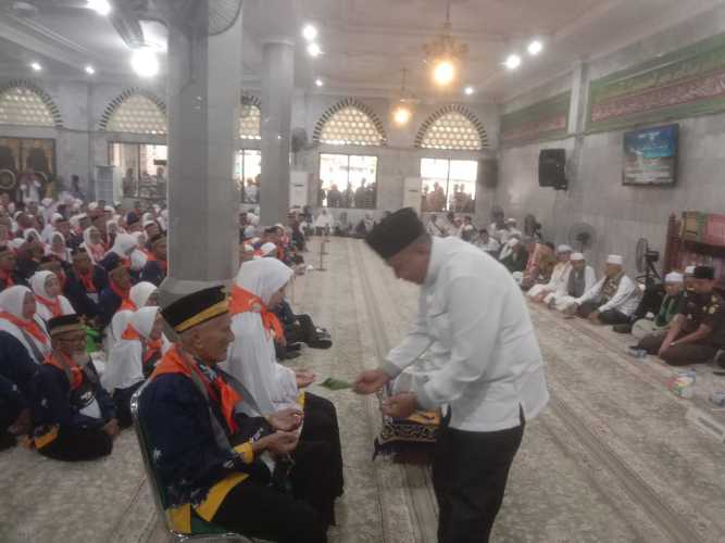 Kasdim Mayor Arm Luud Guntono Hadiri Pelepasan Jamaah Calon Haji Indragiri Hilir 1446 H
