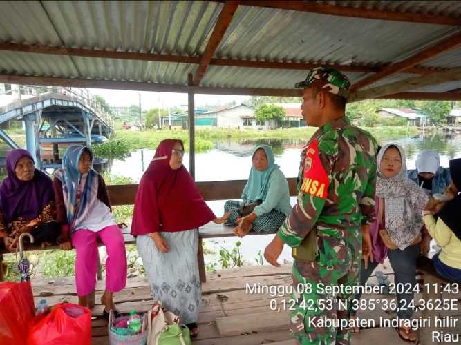 Babinsa Pulau Burung Gelar Komsos Ciptakan Pilkada Damai