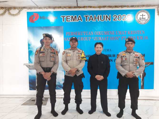 Polsek Pelangiran Siagakan Personel untuk Jamin Keamanan Perayaan Paskah di Gereja Pouk Sion Desa Rotan Semelur