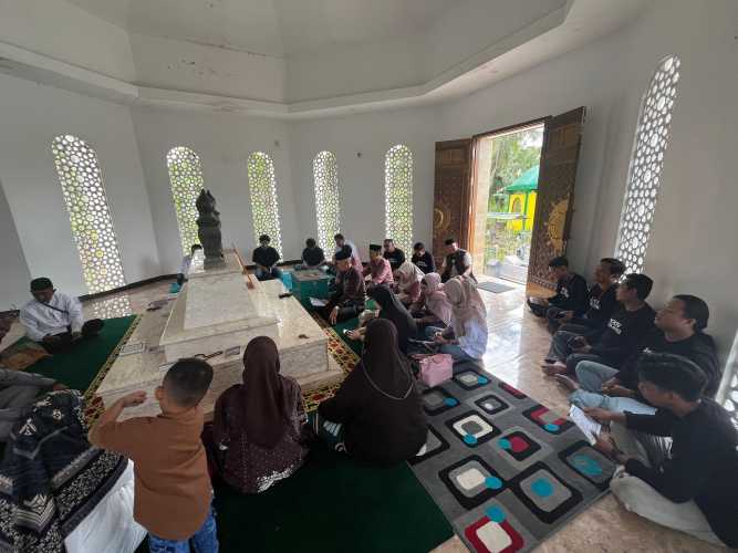 Pembina YIEC Serta Rektorat Lakukan Monitoring dan Evaluasi KKN UNISI Tematik 2025  Serta Doa Bersama di Makam Syech Abdurrahman Sidiq