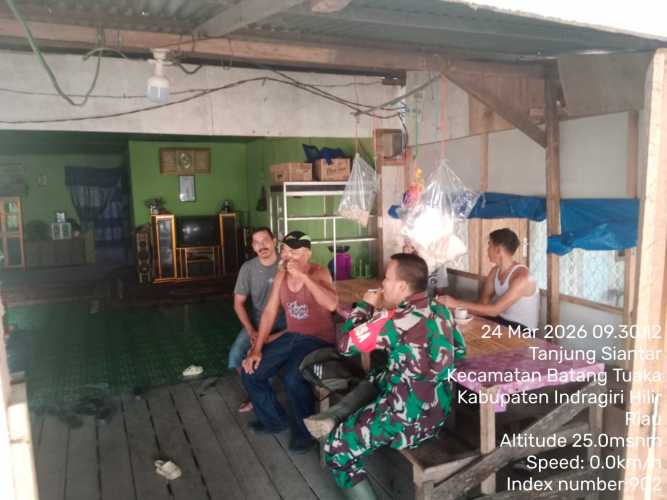 Babinsa Tanjung Siantar Perkuat Silaturahmi, Jaga Kamtibmas di  Saat Lebaran