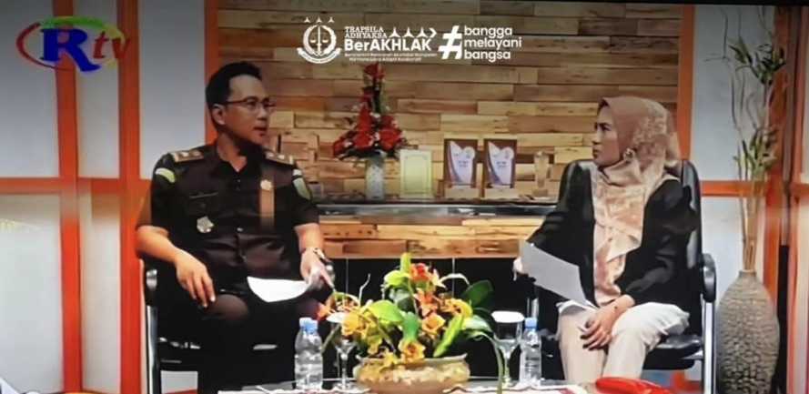 Kasi Intel Kejari Inhil Erik Rusnandar, S.H, tampil sebagai narasumber dalam program Jaksa Menjawab