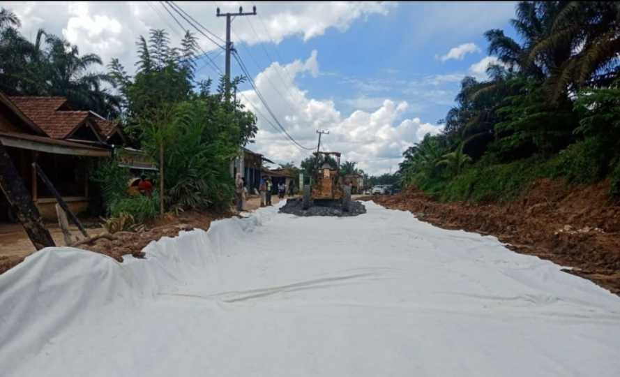 Akhirnya, Ruas Jalan Lubuk Kandis-P Kasai Mulai Diperbaiki