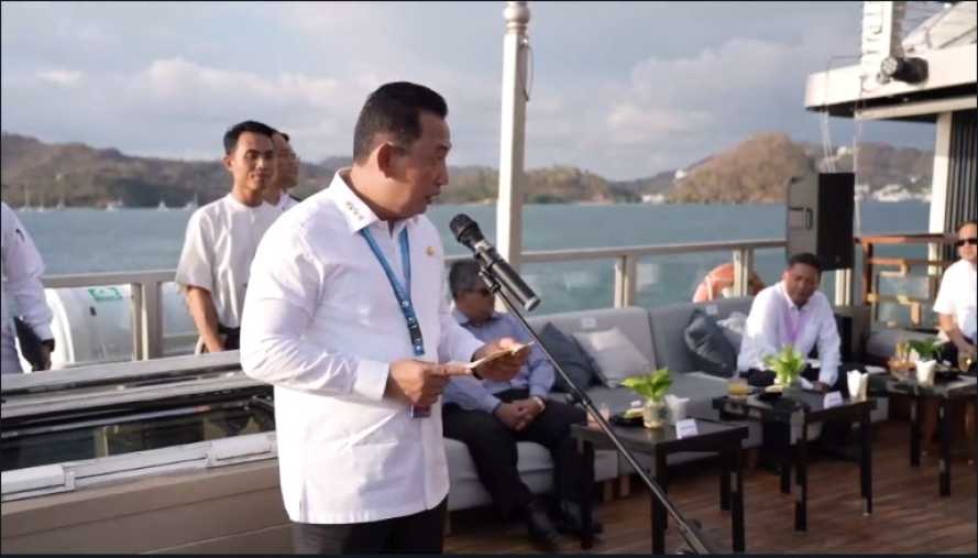 Kapolri Jamu Delegasi AMMTC Nikmati Sunset di Labuan Bajo