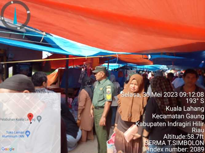 Serma Tota Simbolon Patroli Kamtibmas di Pasar Tradisional