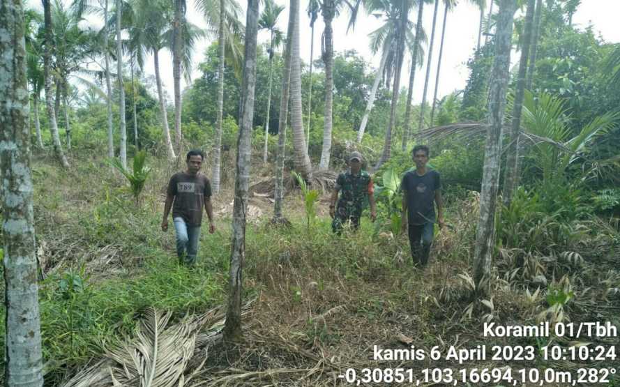 Babinsa Sungai Perak Bentuk dan Ajak Warga Cegah Karlahut