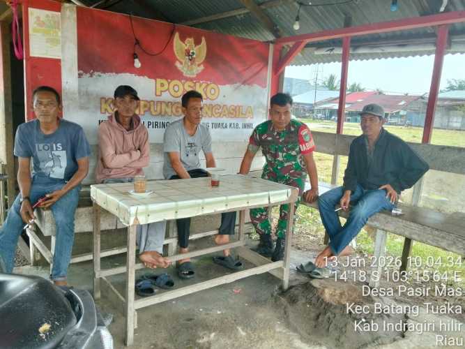 Babinsa dalam menjaga Komunikasi Sosial (Komduk) Kampung Pancasila secara terpadu