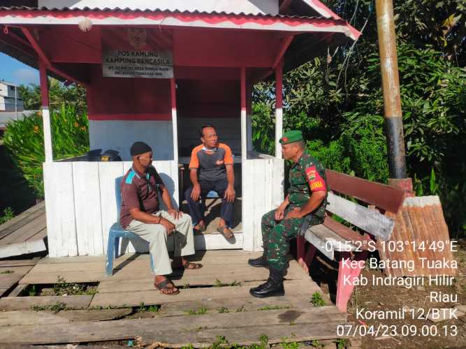 Sertu Syamsir Menjalin Silaturahmi di Kampung Pancasila