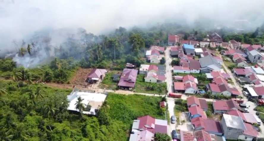 Ancam Permukiman, Karhutla di Tembilahan Tinggal Berjarak Puluhan Meter dari Rumah Warga