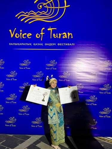 Kisah Rara Musisi Pekanbaru Berawal dari Panggung Kondangan Hingga Kazakhstan