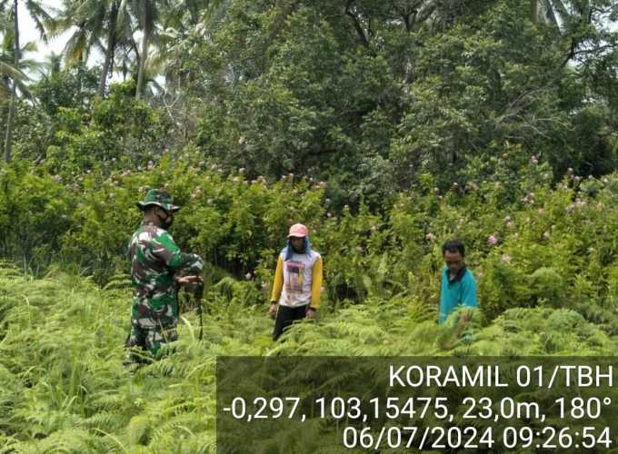 Sertu Jondri Babinsa Koramil 01/Tembilahan Kontunu Monitoring Lahan Pekebun dari Titik Api