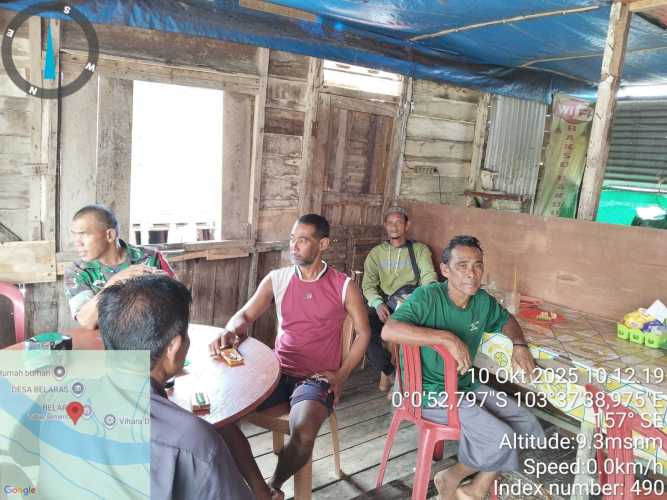 Babinsa Koramil 08/Mandah Ajak Warga Waspadai Cuaca Ekstrem dan Jaga Keselamatan