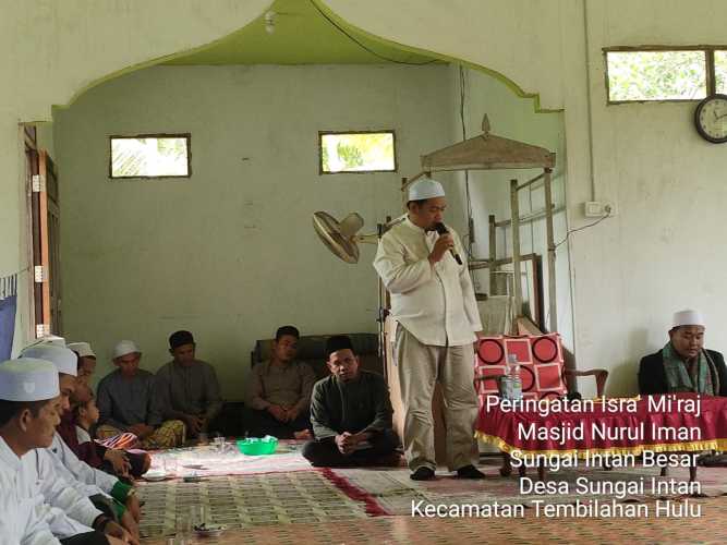 Kepala Desa Sungai Intan Hadiri Peringatan Isra’ Mi’raj di Masjid Nurul Iman