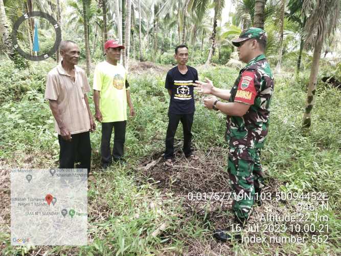 Stop Karhutla, Upaya Babinsa Koramil 08/Mandah Menjaga Wilayah Binaan Aman Kebakaran