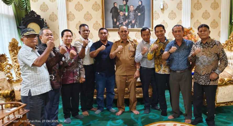 Bupati Herman Terima Audiensi Pimpinan Jemaat dan Panitia Natal Oikumene Tahun 2025