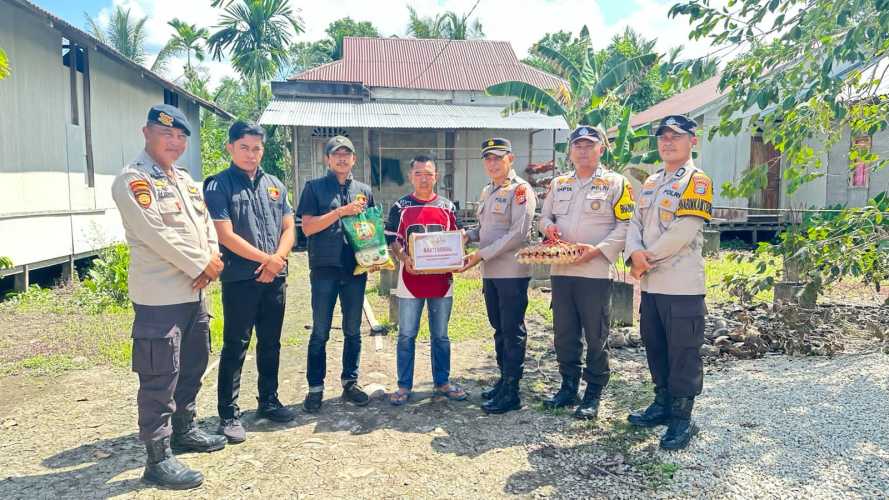 Polsek Pelangiran Salurkan Bantuan Sembako kepada Warga Kurang Mampu Sambut Hari Bhayangkara ke-80