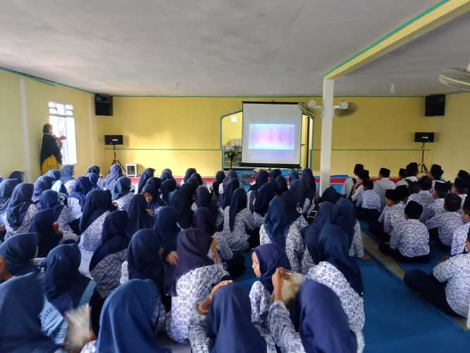 Dari Layar ke Ruang Renungan, Siswa MTs-TI Sungai Guntung Belajar Membaca Sejarah