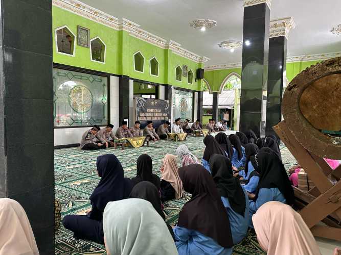 Polresta Cilacap Gelar Buka Bersama di Ponpes Al-Fattah: Bangun Silaturahmi dan Motivasi Santri