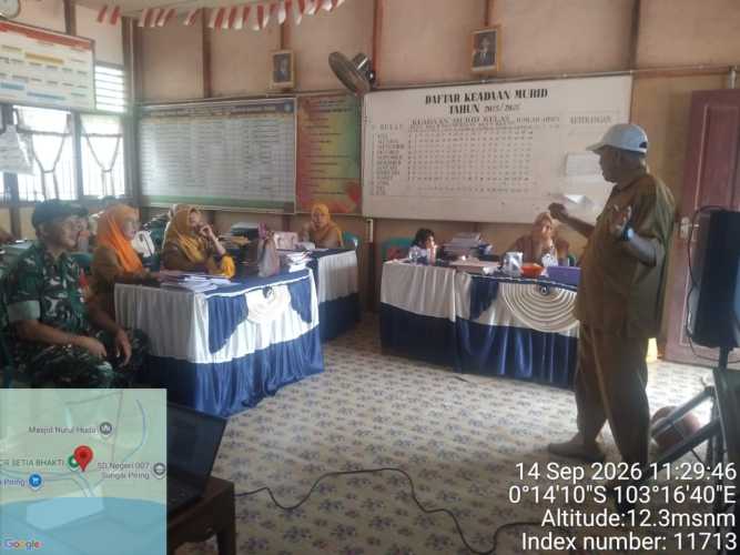 Babinsa Sungai Piring Gandeng Kepala Sekolah SD N 001 Perkuat Disiplin dan Karakter Siswa Melalui Kampung Pancasila