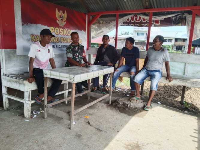 Babinsa Sungai Piring Dongkrak Program Kebersihan dengan Sosialisasi