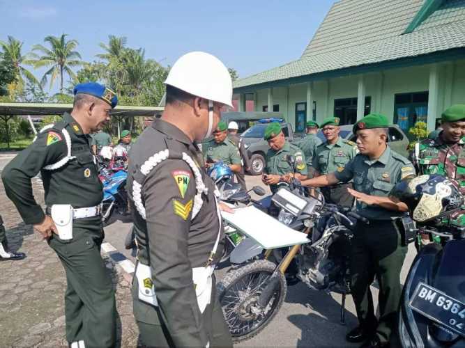 Kendaraan Prajurit dan PNS kodim 0314/Inhil di Periksa Subdenpom 1/3-2 Tembilahan.