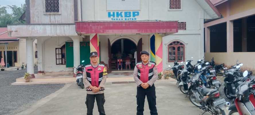 Polsek Labuhan Ruku Amankan Ibadah Minggu di Gereja-Gereja
