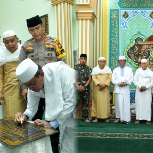 Selepas Menjadi Khatib Shalat Jumat,Bupati Inhil H.M Wardan Meresmikan Mesjid Al-Munawwarah