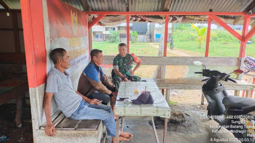 Babinsa Koramil 12/Batang Tuaka Aktif Jalin Komunikasi dengan Tokoh Pemuda di Kampung Pancasila