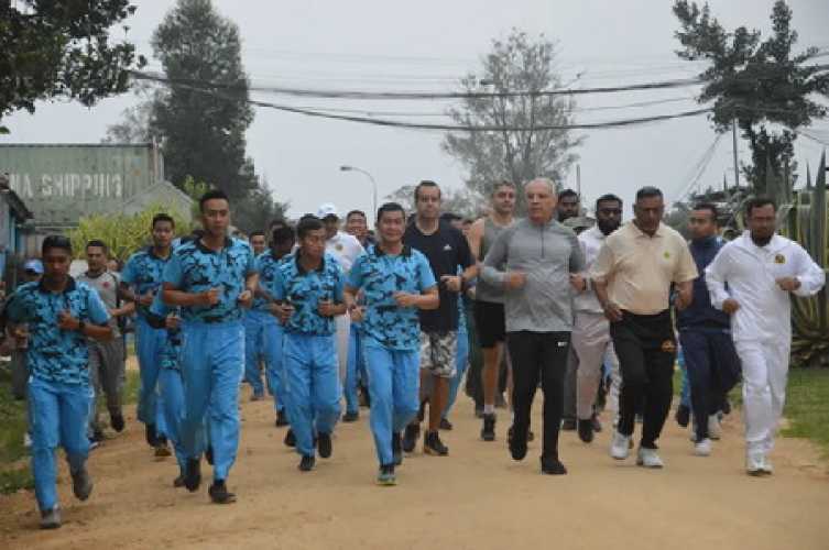 Dansatgas Indo RDB 39-F  Dampingi Force Commander MONUSCO Dalam  Kegiatan Olahraga Bersama