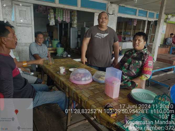 Babinsa Mandah Berhari Raya Kurban Bersama Masyarakat Bolak Raya