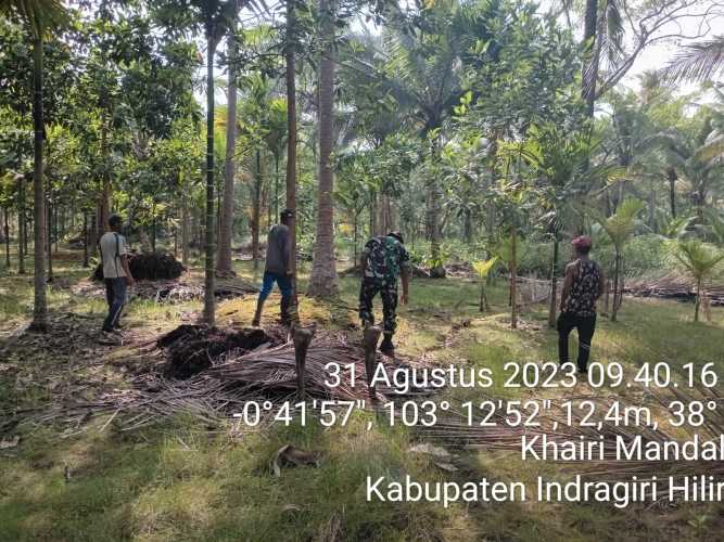 Babinsa Mandah  Lakukan Sosialisasi Lingkungan dan Pencegahan Karhutlah