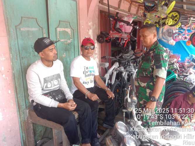 Babinsa Koramil 01/Tbh Kodim 0314/Inhil Sosialisasikan Keamanan Belanja di Pasar Tembilahan