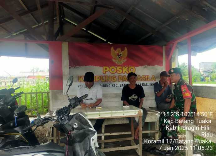 Babinsa Koramil 12/Batang Tuaka Gelar Komsos, Perkuat Keamanan dan Kebersihan