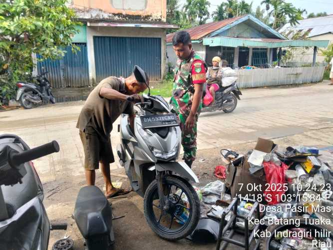 Babinsa Koramil 12/Btk Ajak Pelaku UMKM Desa Pasir Mas Tingkatkan Keselamatan dan Produktivitas Kerja