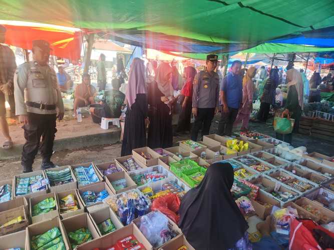 Polsek Kempas Gencar Patroli dan Sambang Pasar, Antisipasi Tindak Kejahatan.