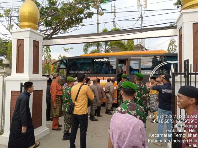 Serda Deni Sutrisno Bersama Tim Laksanakan Pengamanan Kepulangan Haji