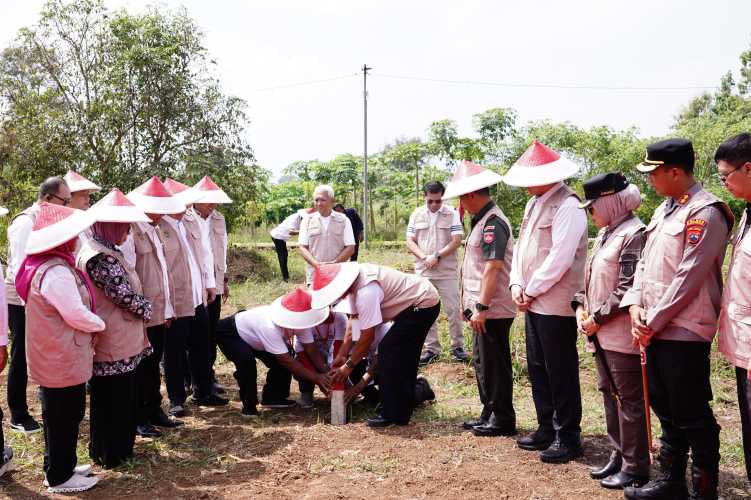 Di Momen Pencanangan GEMAPATAS 2025, Menteri Nusron: Semua Masyarakat Wajib Pasang Patok