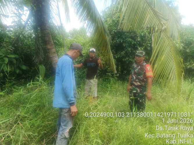 Babinsa Tasik Raya Laksanakan Patroli Terfokus Jaga Kondusifitas Tapal Batas