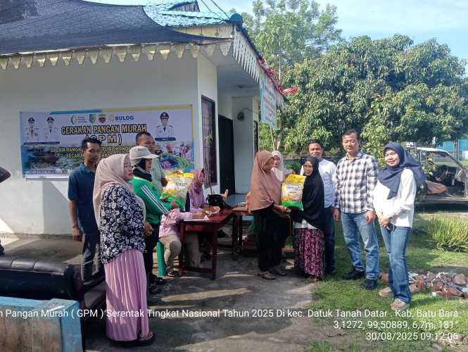 Antrean Mengular, Camat Datuk Tanah Datar Bersama Bulog Sukses Gelar Gerakan Pangan Murah HUT RI ke-80