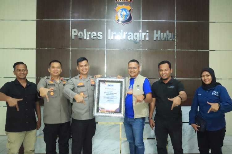 Perkuat Kolaborasi, JMSI Inhu Serahkan Penghargaan Khusus Kapolres AKBP Fahrian Saleh