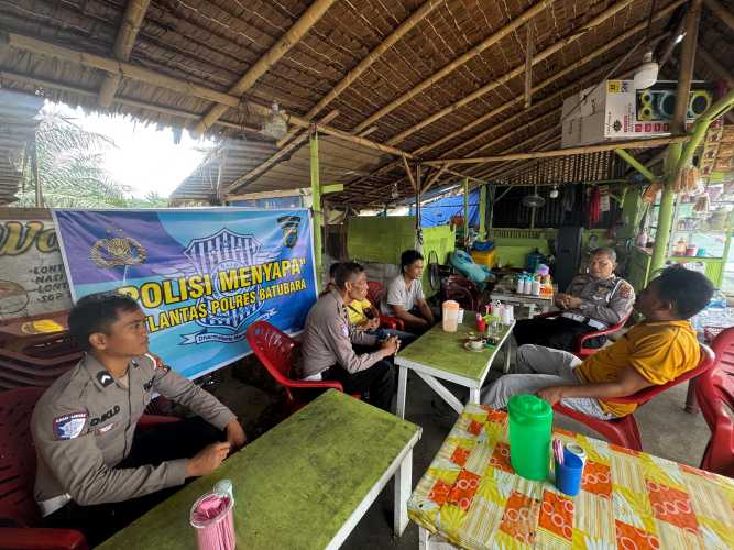 Kasatlantas Polres Batu Bara Laksanakan Dikmas Lantas 'Lalulintas Menyapa - Ngopi Bareng' dengan Sopir Angkutan Barang