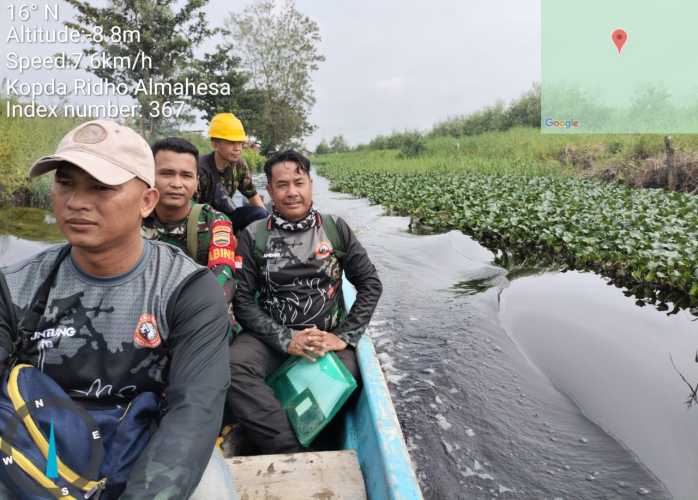 Kopda Ridho Menelusuri Lintas Sungai Gelar Patroli Karhutlah