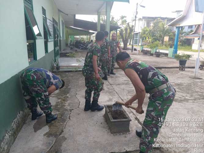 Habis Musim Banjir Seluruh Babinsa koramil 01 Fokus Pembersihan Pangkalan