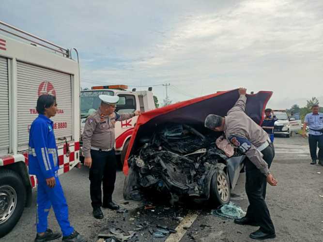 Minibus Tabrak Truk di Tol Pekanbaru-Dumai, Tiga Orang Meninggal Dunia