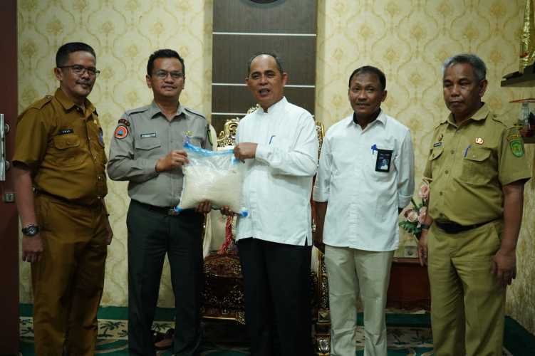 Perum Bulog Cabang Tembilahan Salurkan 31,05 Ton Beras untuk Bantuan Pangan di Inhil