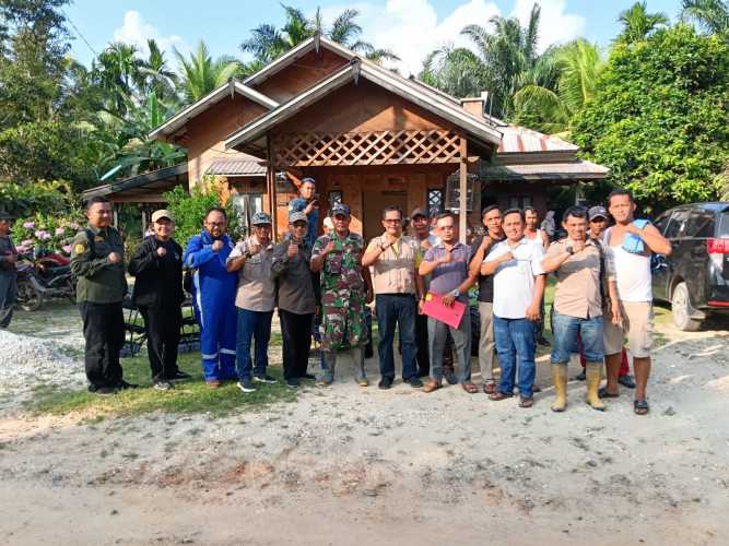 Kadistan Inhil Serahkan Bantuan Alsintan untuk Poktan Sekayan Subur, Dorong Swasembada Pangan di Tengah Dominasi Sawit