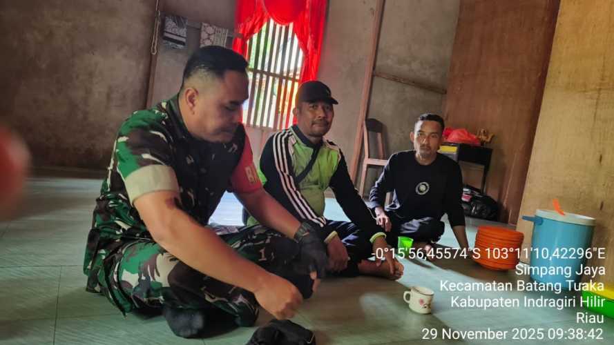 Babinsa membangun rasa simpatik warga terhadap kebersihan lingkungan: