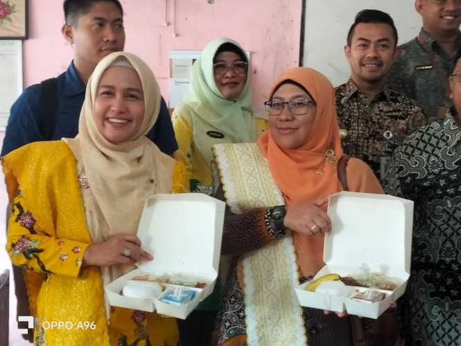 Siswa Antusias, DR Kamila Sari: Simulasi Makan Sehat di SMPN 15 Pekanbaru, Sukses